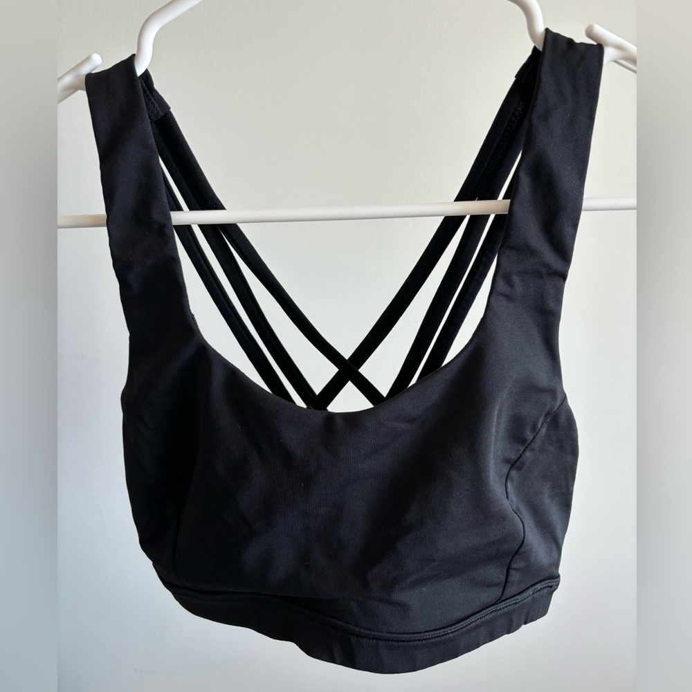 Lululemon sports bra size 4
